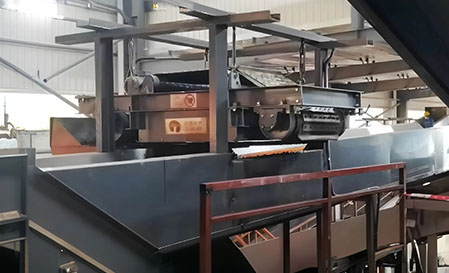 overband magnetic separator,Suspended Magnetic separators，不易退磁帶式永磁懸掛吸鐵器 礦山開采除鐵設(shè)備 防腐防爆 永磁懸掛帶式自卸除鐵器 礦選吸鐵器 可定制 工廠直銷

